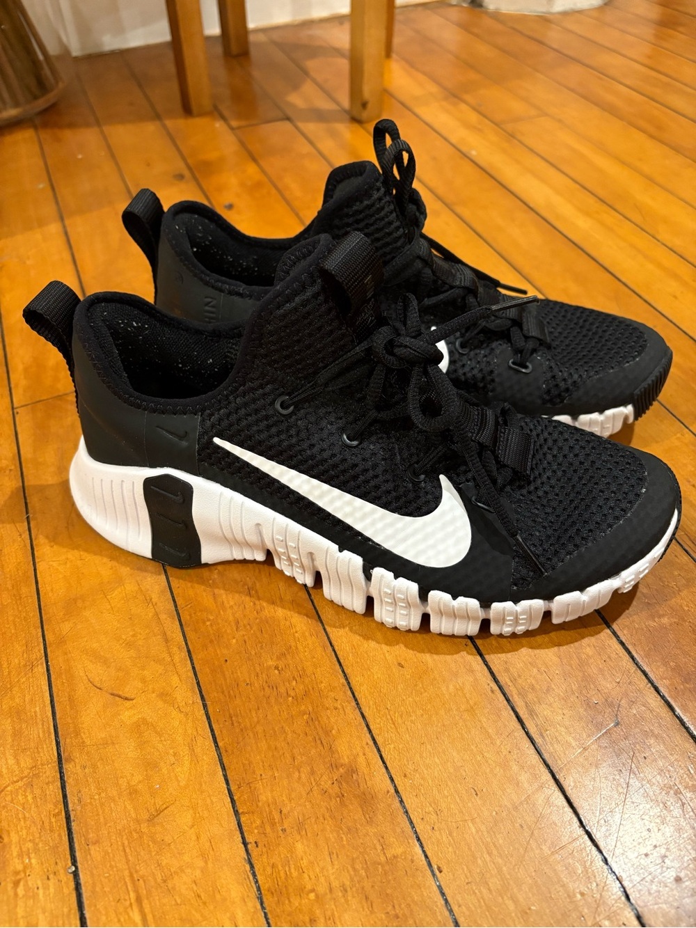Men’s Nike Metcon Sneakers in Black and White size 9